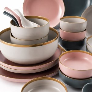 Set of dishes