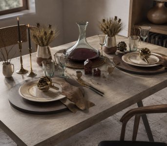 Decorative set of dishes